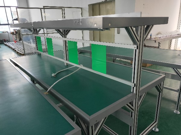 防靜電工作臺上的膠皮是怎么固定的？